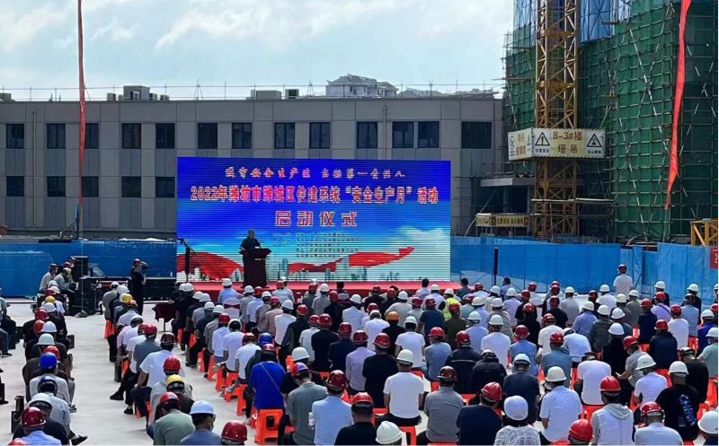 濰城區(qū)住建領域2022年“安全生產月”啟動儀式暨“住宅工程質量信息公示推進會”在濰坊萬科都會公園項目順利舉辦(圖2) 濰城區(qū)住建領域2022年“安全生產月”啟動儀式暨“住宅工程質量信息公示推進會”在濰坊萬科都會公園項目順利舉辦(圖2)