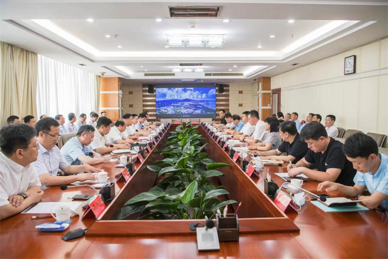 集團(tuán)領(lǐng)導(dǎo)出席萊西市人民政府與 煙臺(tái)大學(xué)合作簽約儀式(圖3)